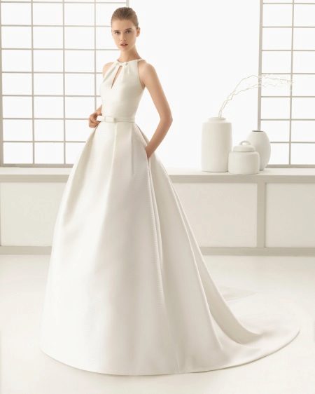 Vestido de noiva elegante de uma linha