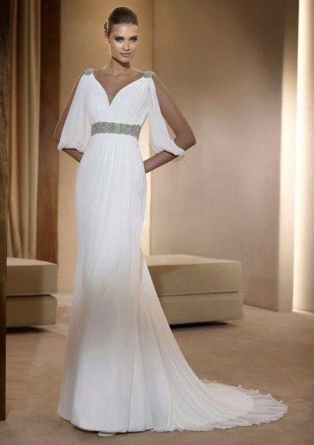 Vestido de novia en estilo griego con cinturón.