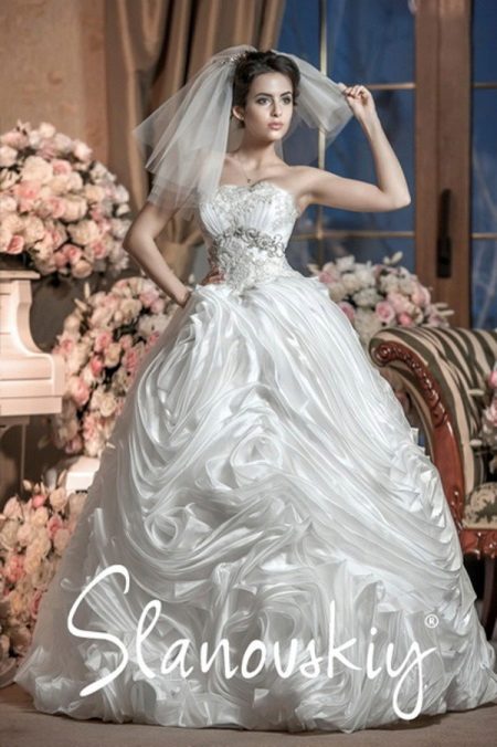 Lindo vestido de noiva por Slanowski