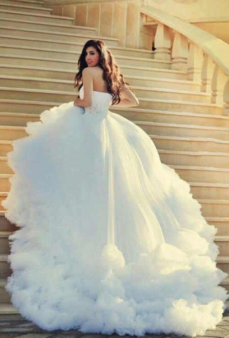 שמלת חתונה לבן מפואר