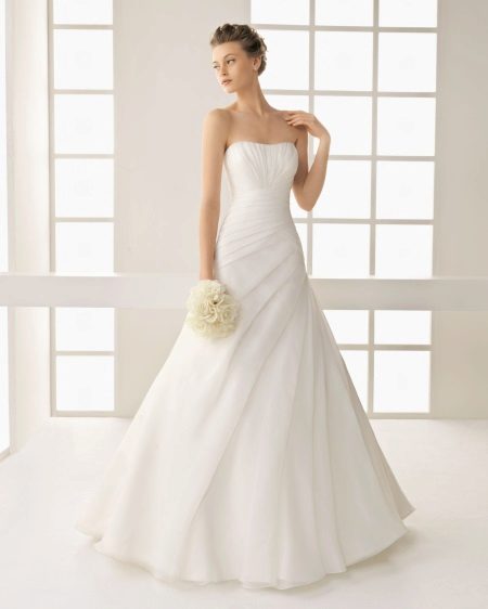 Välja en vit bröllopsklänning efter färg