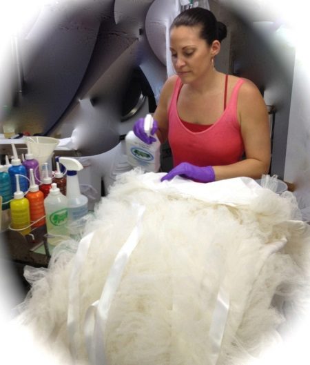 Enlever les taches d'une robe de mariée