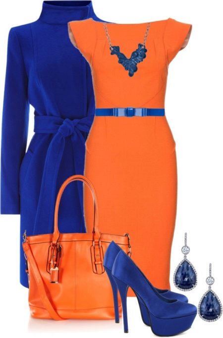 Oranžinė suknelė su mėlyna spalva