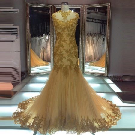 Auksinė vestuvių suknelė