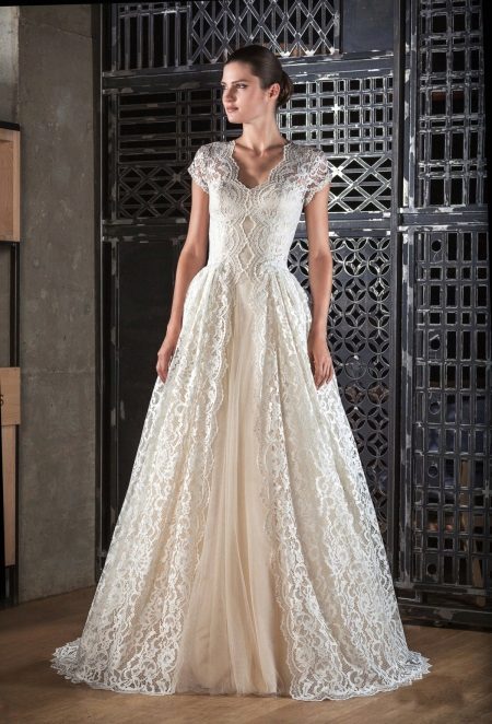 Gaun pengantin dari Tania Grig Ivory