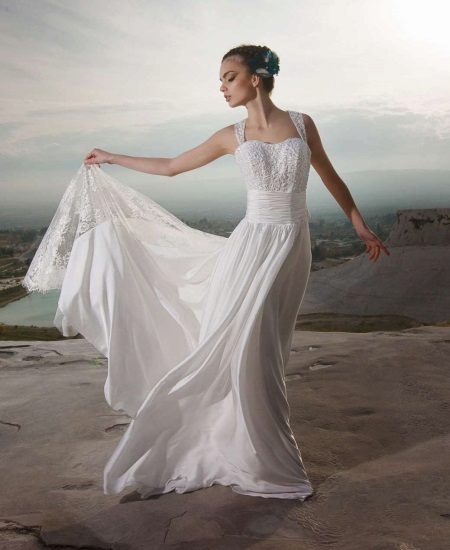 Gaun pengantin dengan mutiara oleh Tulipia