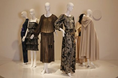 bruine jurk collectie Yves Saint Laurent