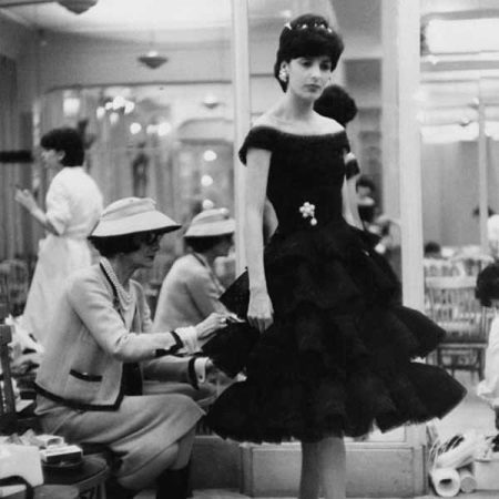 Šaty Chanel-silueta