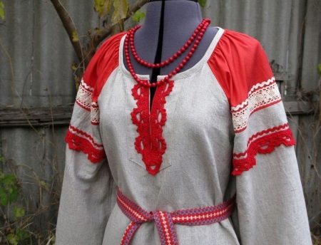 Rus halk elbisesine boncuklar