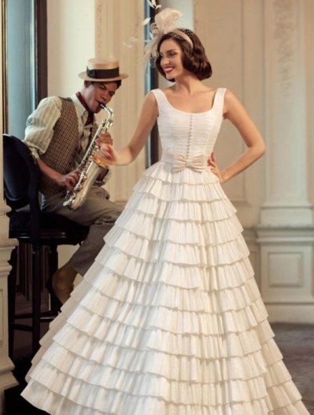 Vintage esküvői ruha egy új íj stílusában