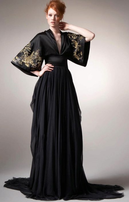 Gaun hitam panjang malam dengan sulaman dalam gaya oriental