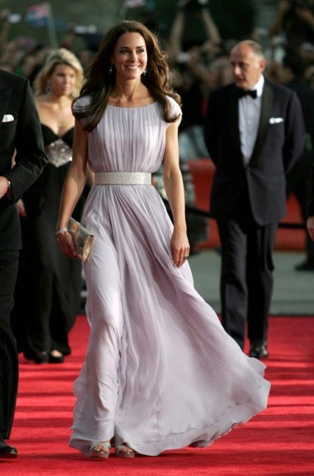 Güzel uzun ipek elbise Kate Middleton
