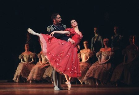 O vestido de Tatiana do romance Eugene Onegin (balé)