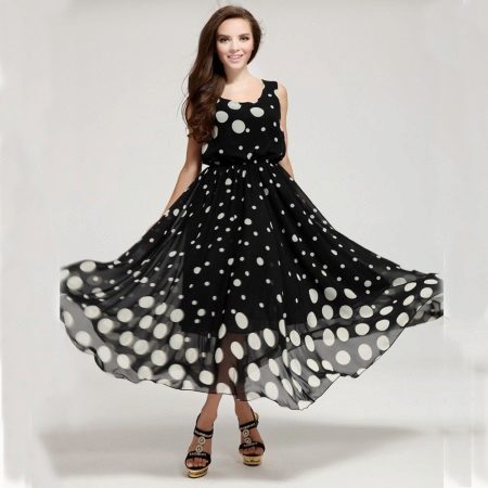 Sort / hvid polka dot kjole i forskellige størrelser