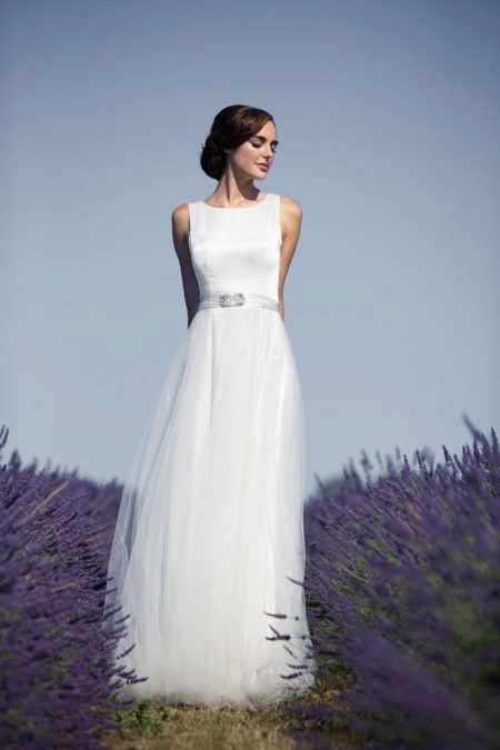 Gaun pengantin dalam gaya Audrey Hepburn ke lantai