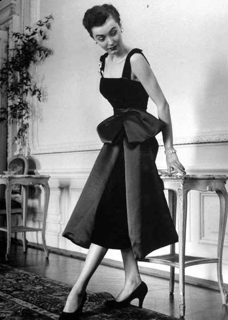 Kjole på stropper fra Christian Dior i stil med ny bue