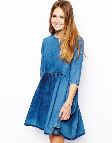 Atsitiktinis mėlyna suknelė, pagaminta iš plonų džinsų