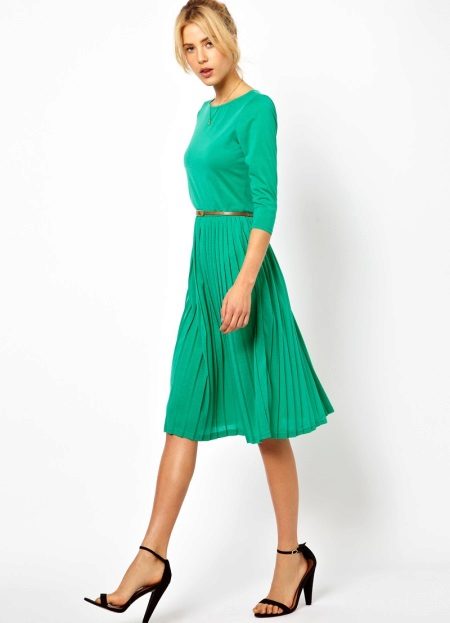 Příležitostné zelené šaty
