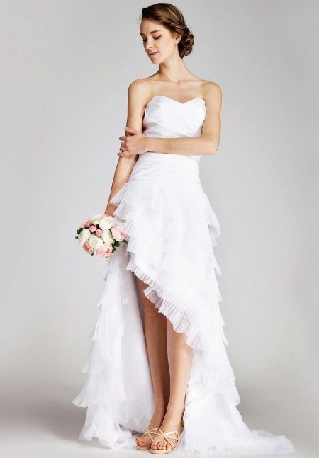 סנדלים עם שמלת חתונה המותניים גבוהה