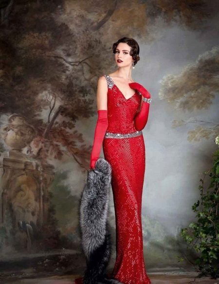 השמלה בסגנון רטרו אדום