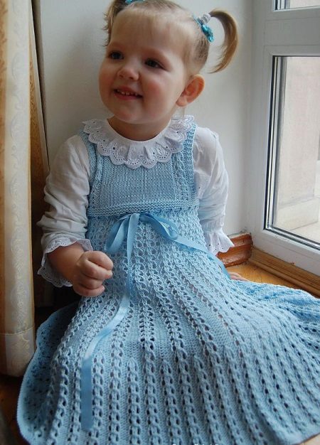 Letní pletené šaty pro dívky