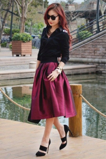 Midi-length midi skirt di elastik dengan baju